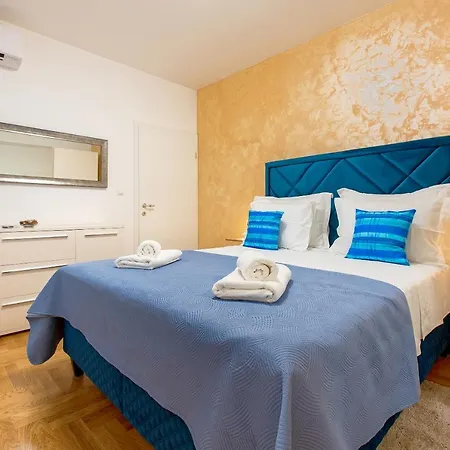 New! Luxury Dona * Split