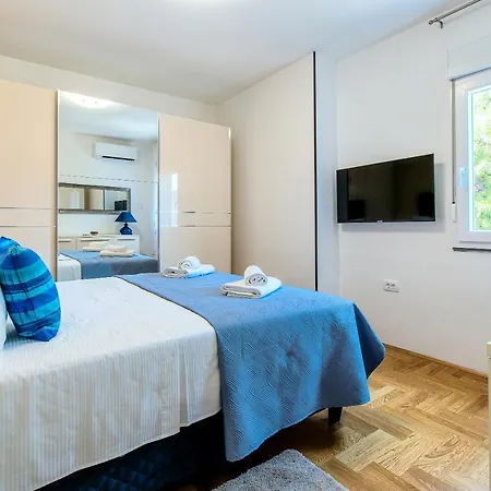 New! Luxury Dona Split