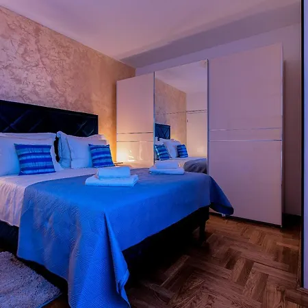 New! Luxury Dona * Split