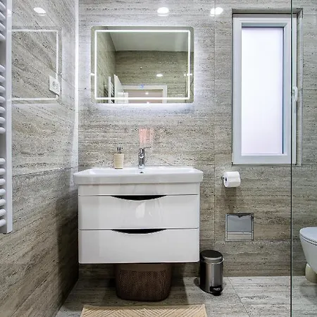 アパート New! Luxury Dona スプリト