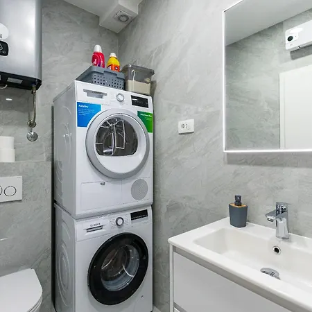 New! Luxury Dona アパート